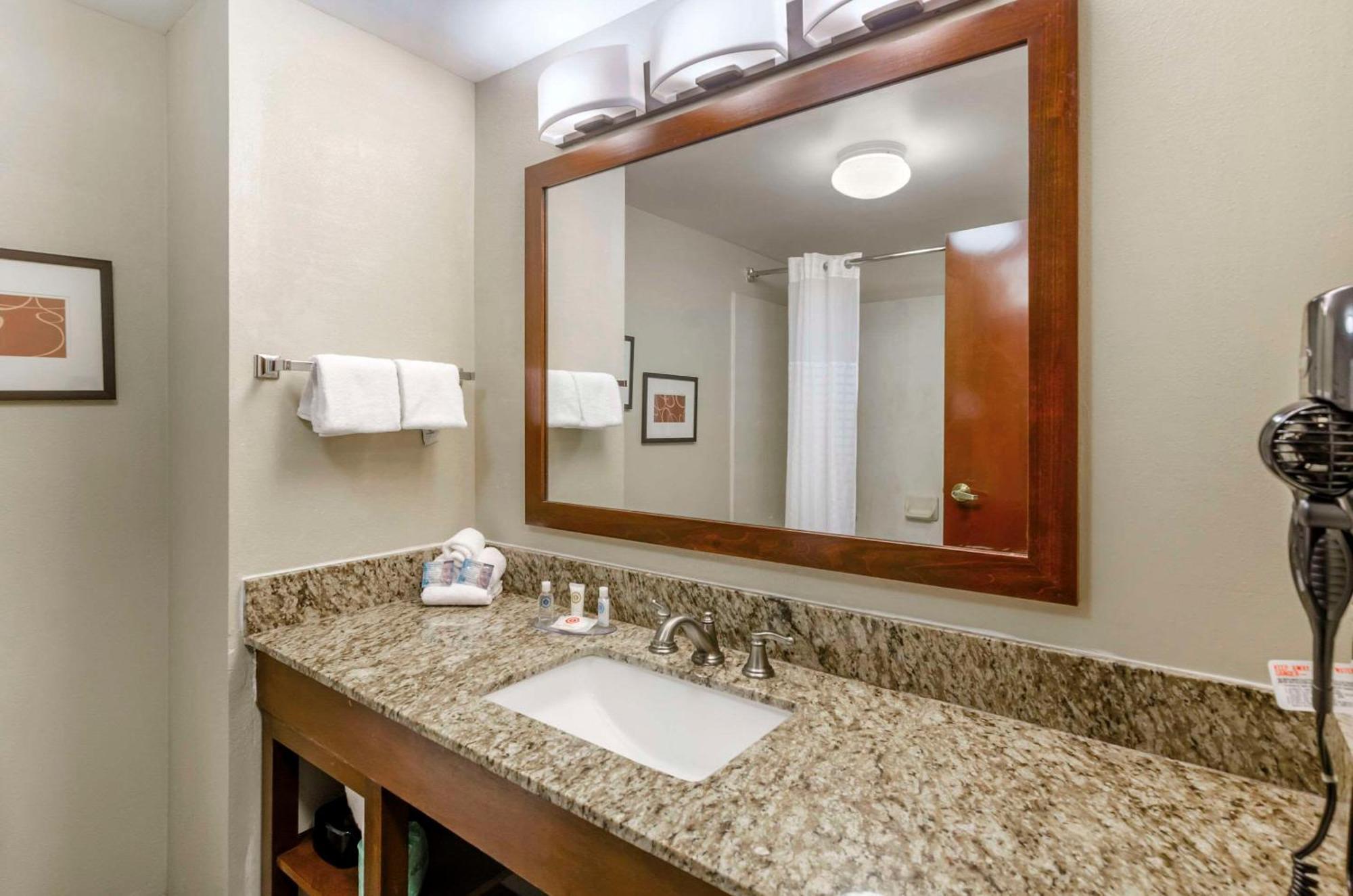 Comfort Inn & Suites Christiansburg I-81 Eksteriør bilde